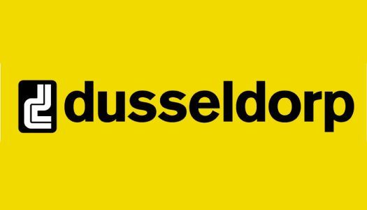 Het logo van dusseldorp staat op een gele achtergrond