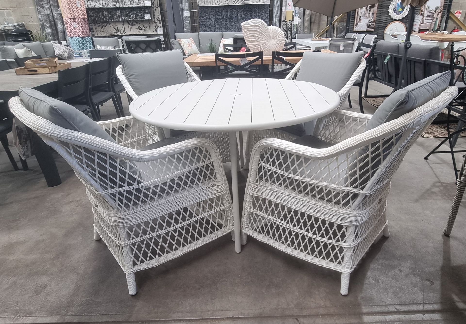 Glenview dining chair, Wicker dining chair, Avignon  round table, aluminium round table, The outdoor scene, somerton park sa