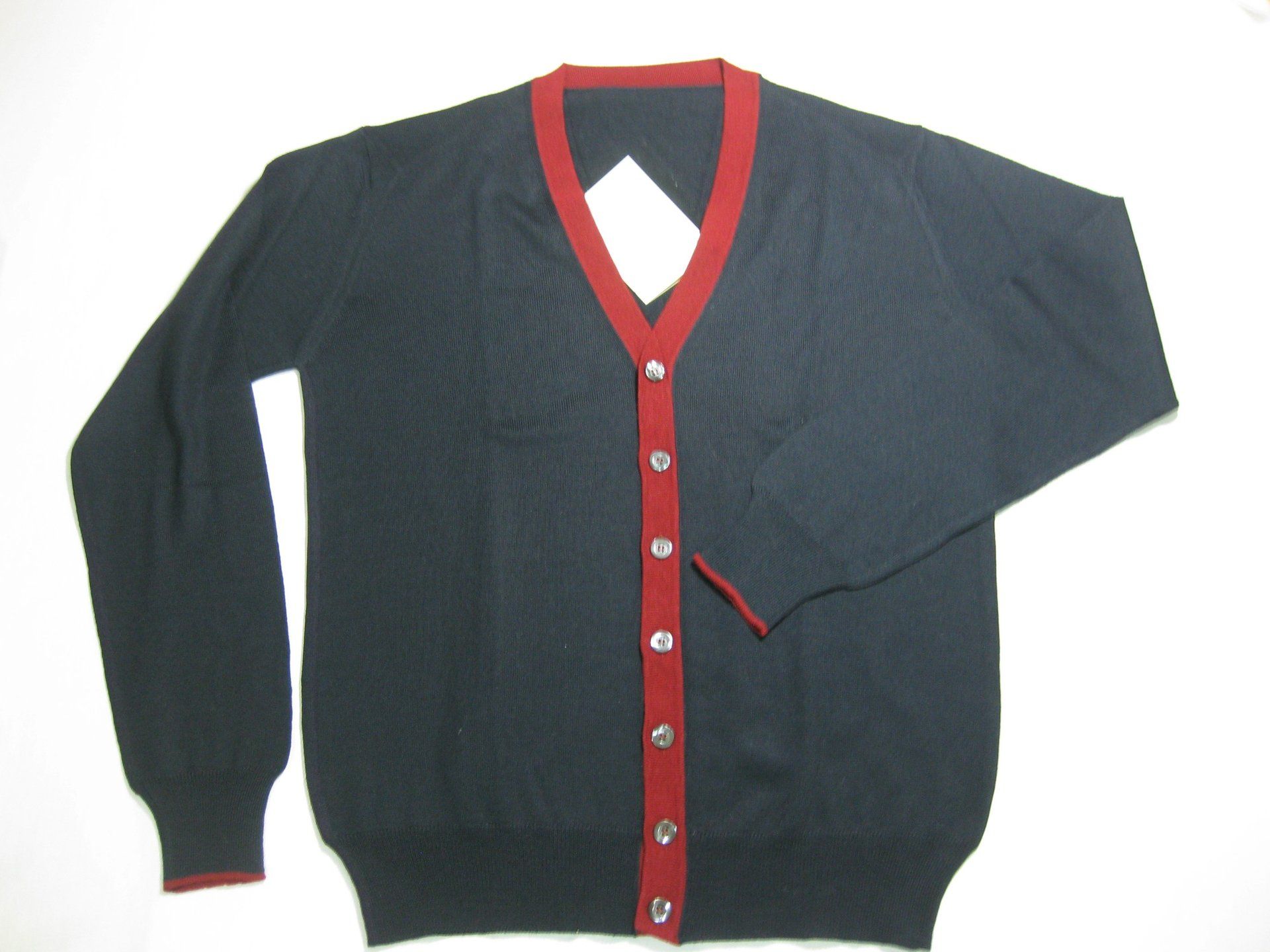 maglione blu e rosso