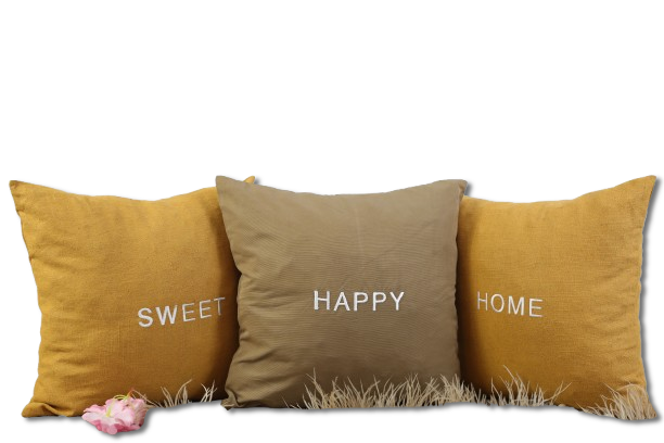 Trois oreillers avec les mots sweet happy home brodés dessus