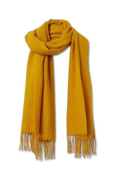 Une écharpe jaune à franges sur fond blanc