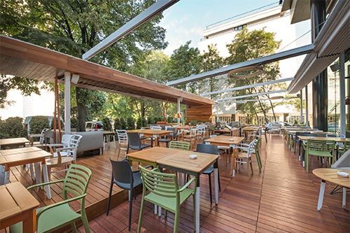 Cozy Restaurant Outdoor Space