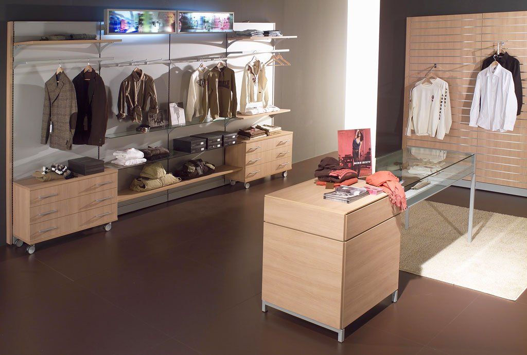 Arredo negozio a Varese con BBC Interni