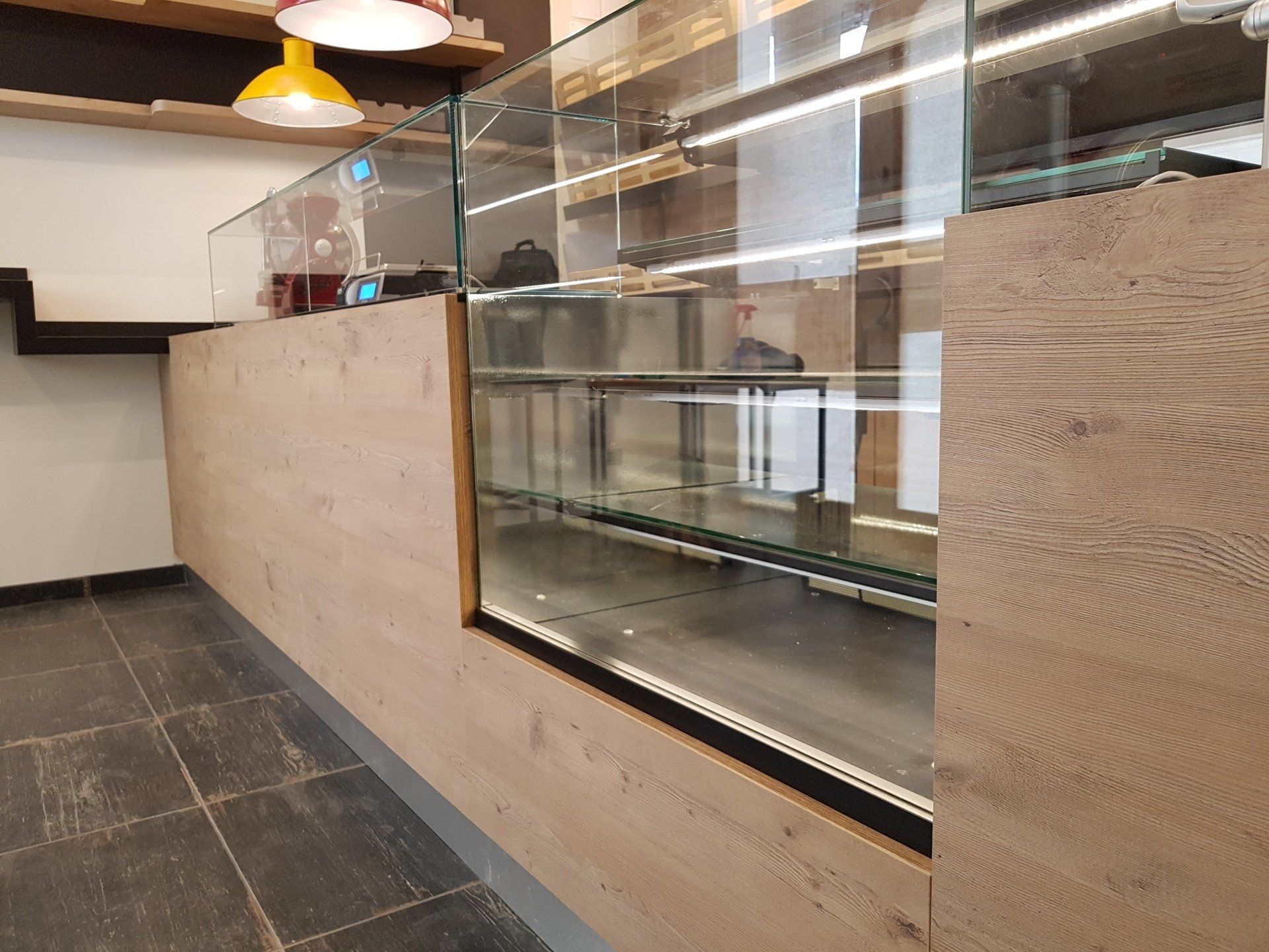 Arredo negozio a Varese con BBC Interni