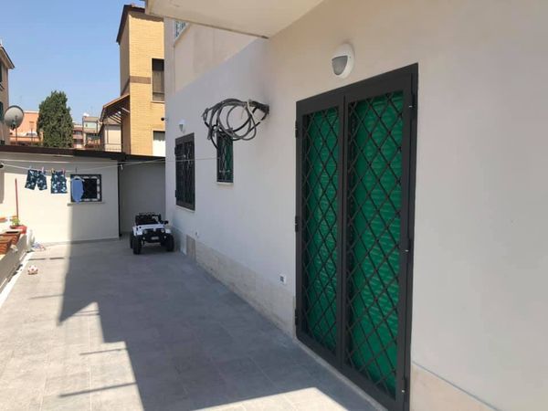 grata di sicurezza su finestra