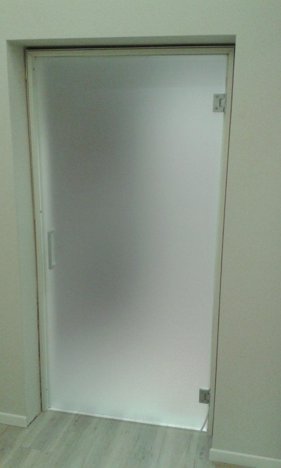 porta in vetro opaco