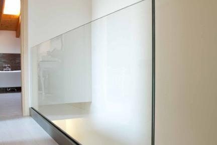 parapetto in vetro trasparente