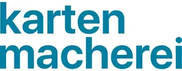 Blaues „karten macherei“-Textlogo auf weißem Hintergrund