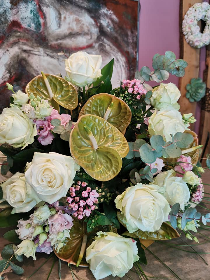 Raffinata composizione floreale per cerimonie