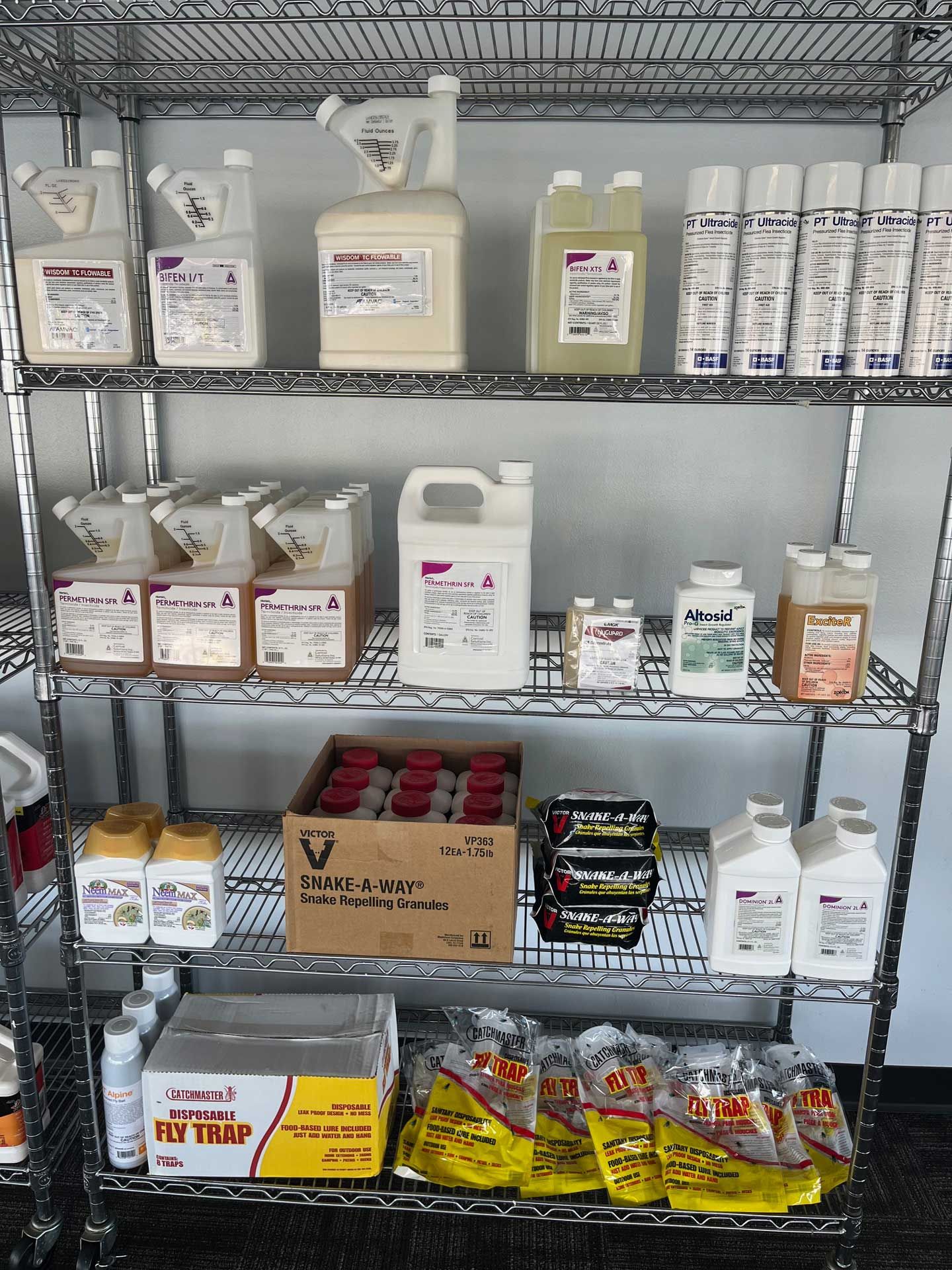 A shelf filled with lots of different types of chemicals.