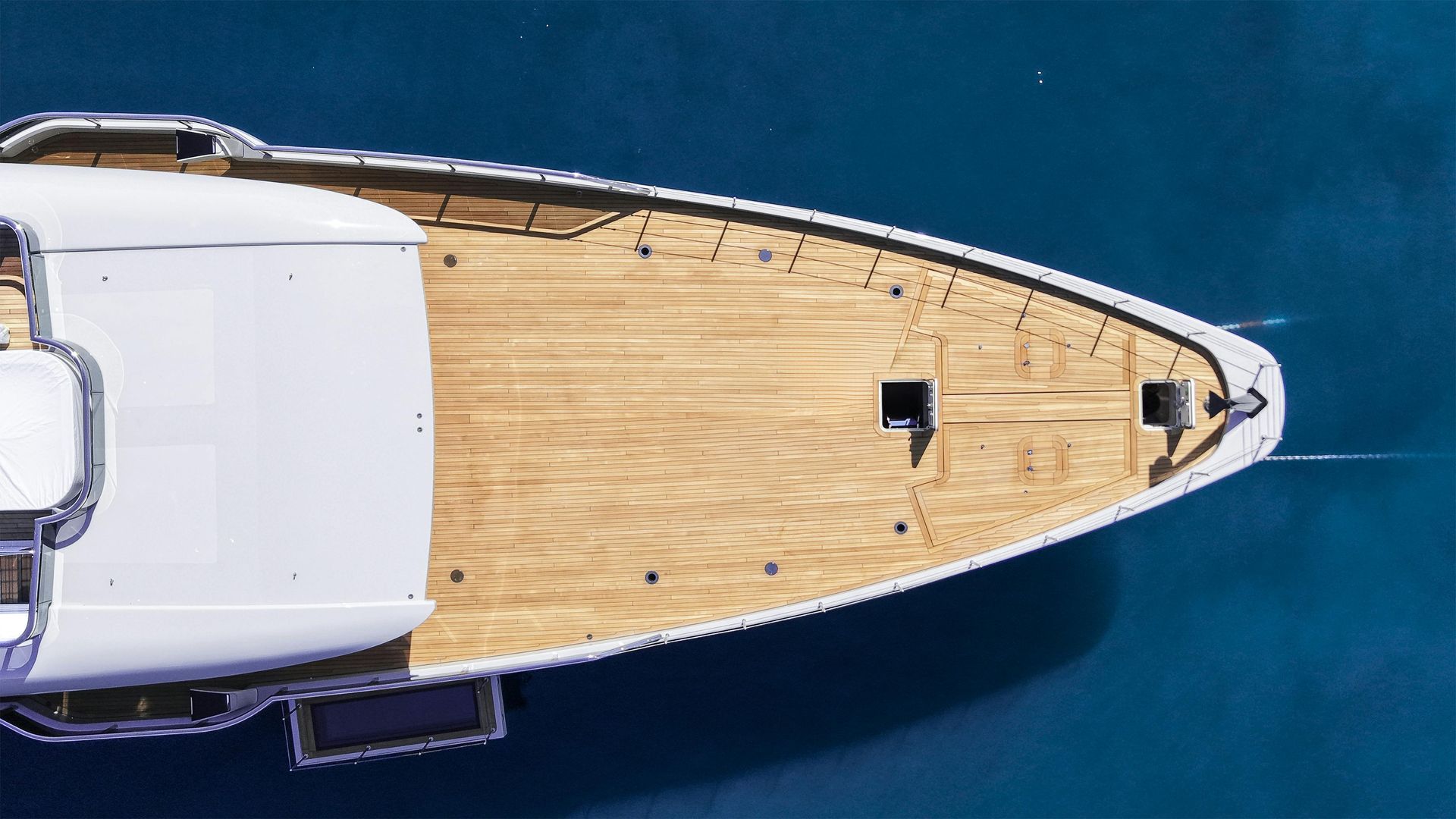 An aerial view of a yacht in the ocean.