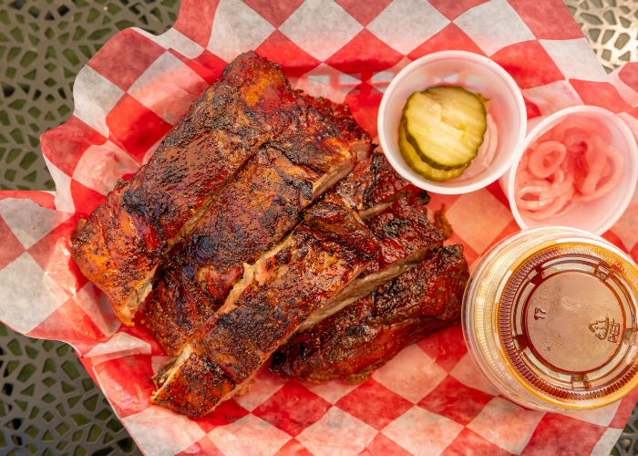 barbecue plate with ribs and sides