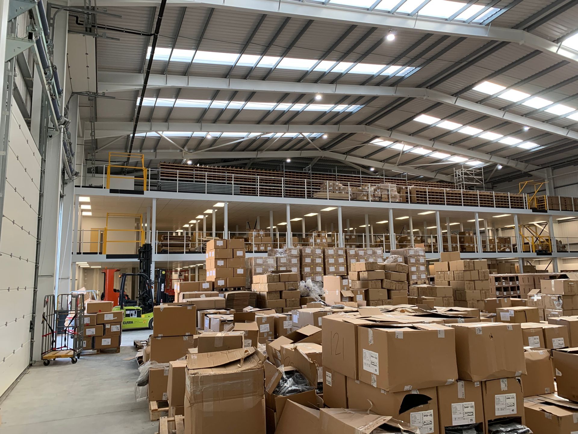 mezzanine flooring for logistics and distribution centeres