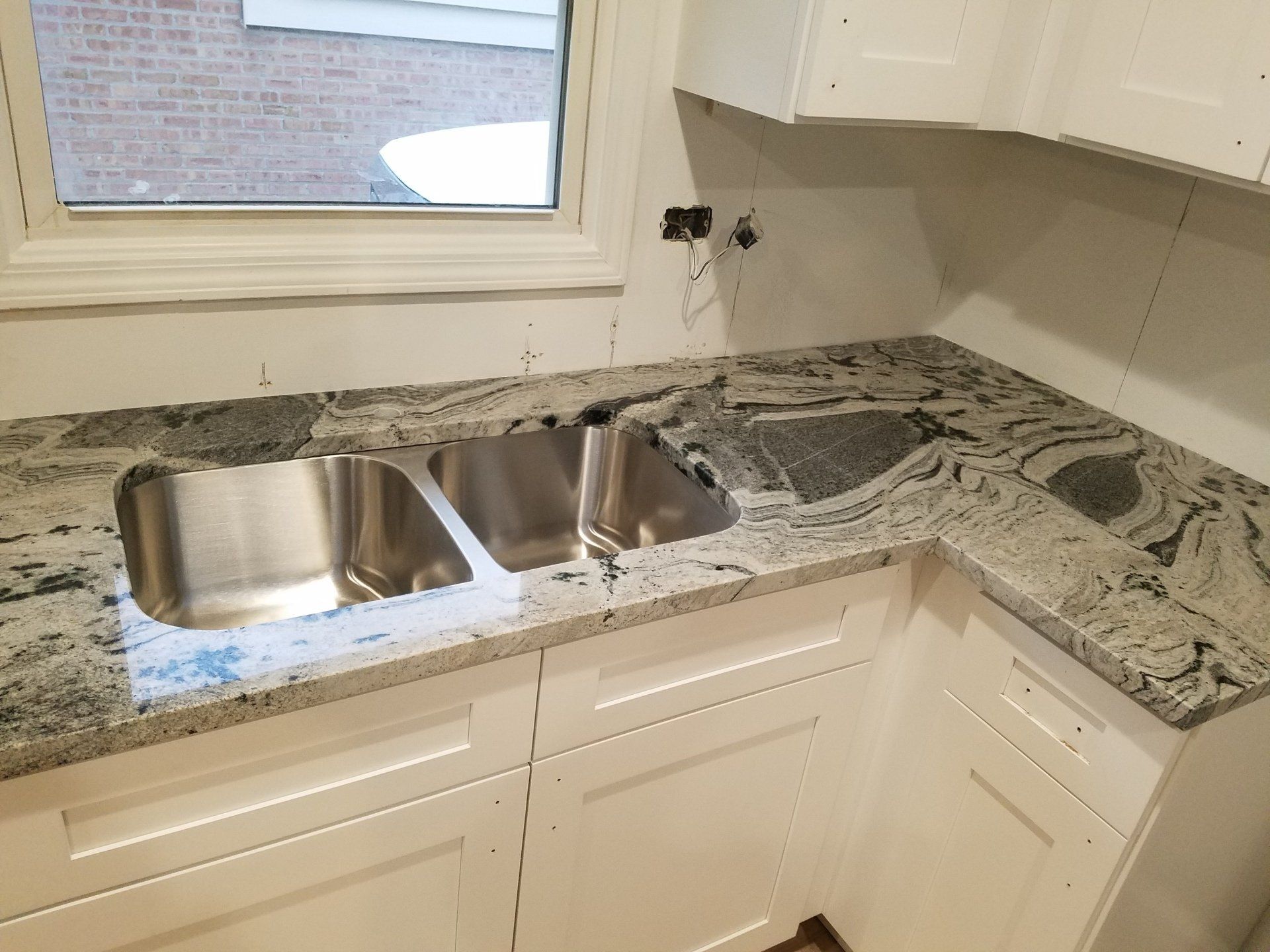 Granite kitchen countertop replacement in Chicago apartment