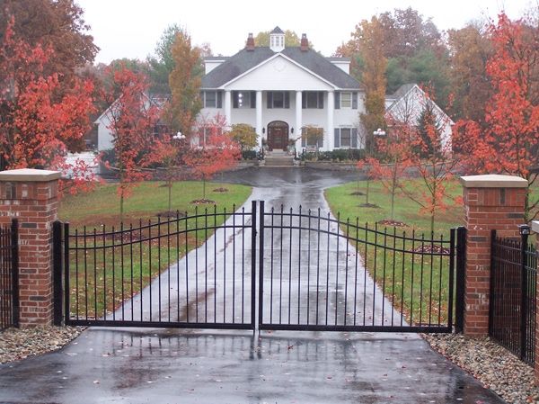 Front Gate — Chesterfield, MI — Radiance Aluminum Fence, Inc.