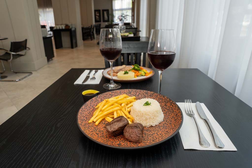 Gastronomia - Rockefeller by Slaviero Hotéis