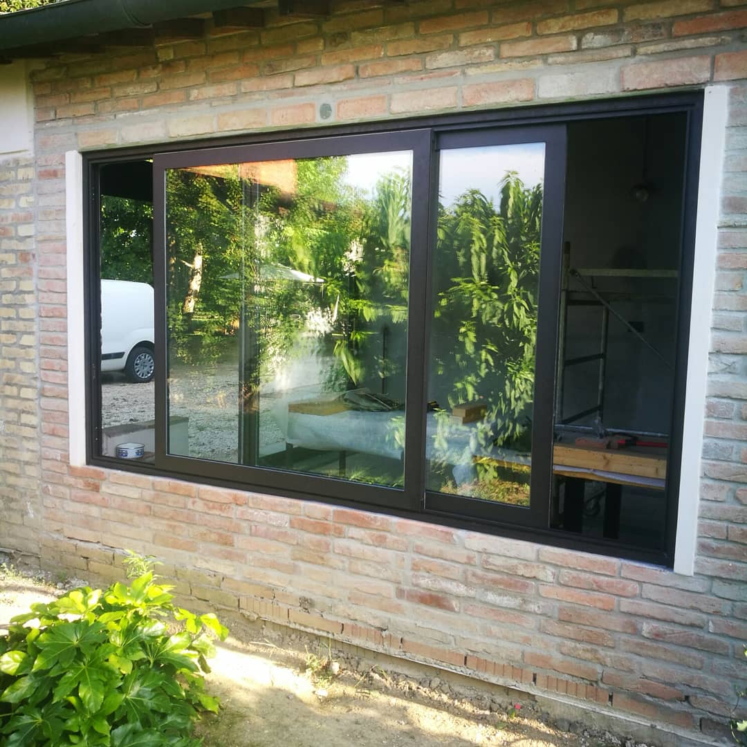 finestra con ante scorrevoli