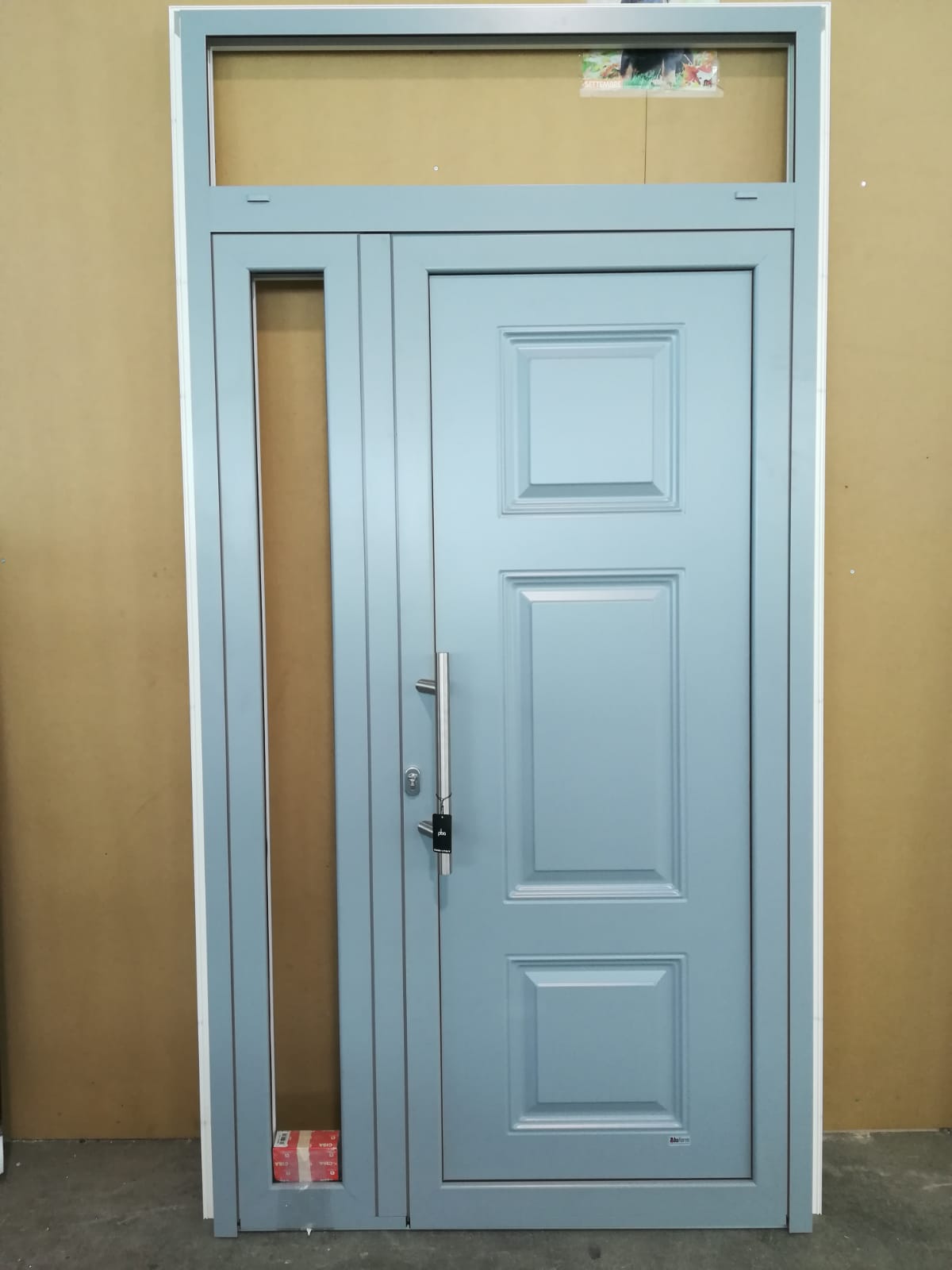 portoncino d'ingresso celeste chiaro