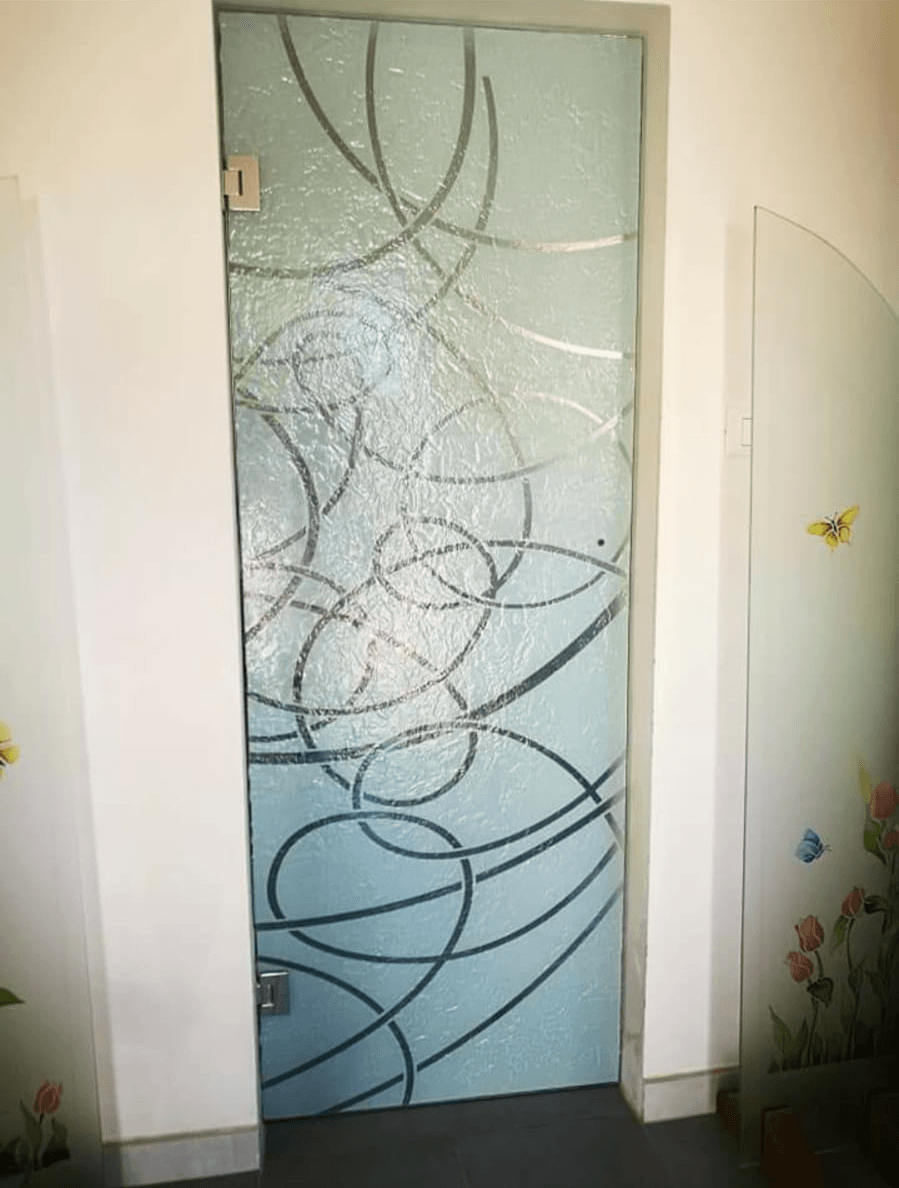 porta a vetro satinato con linee curve intrecciate