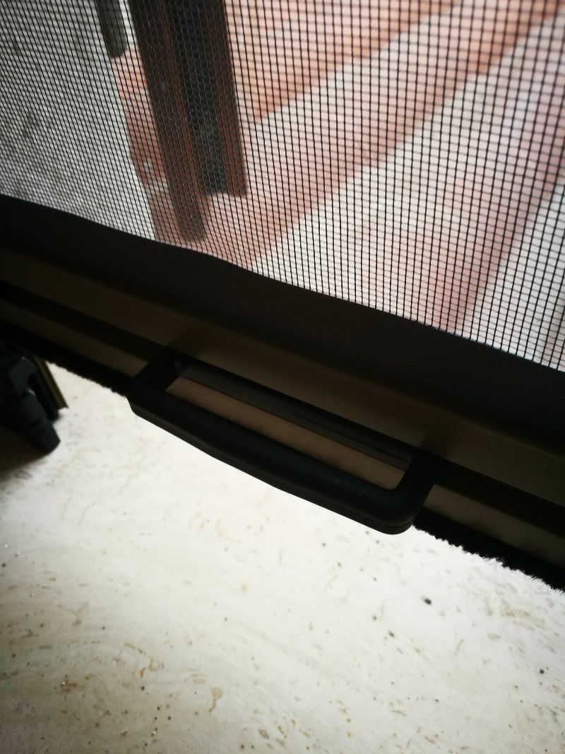 chiusura di una zanzariera