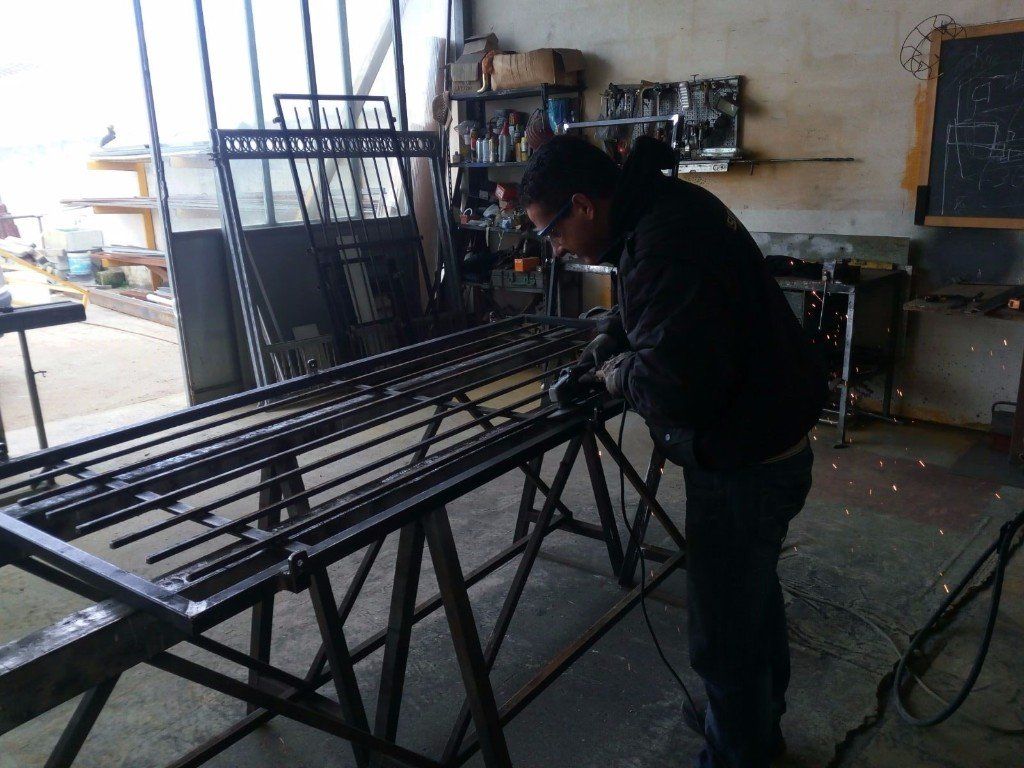lavorazione cancello in ferro battuto