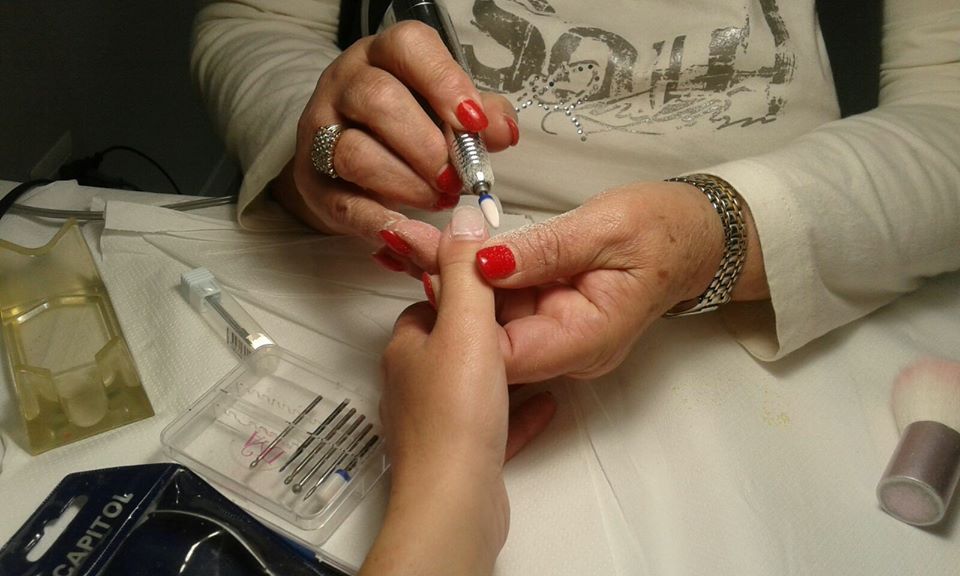 seduta di nail art
