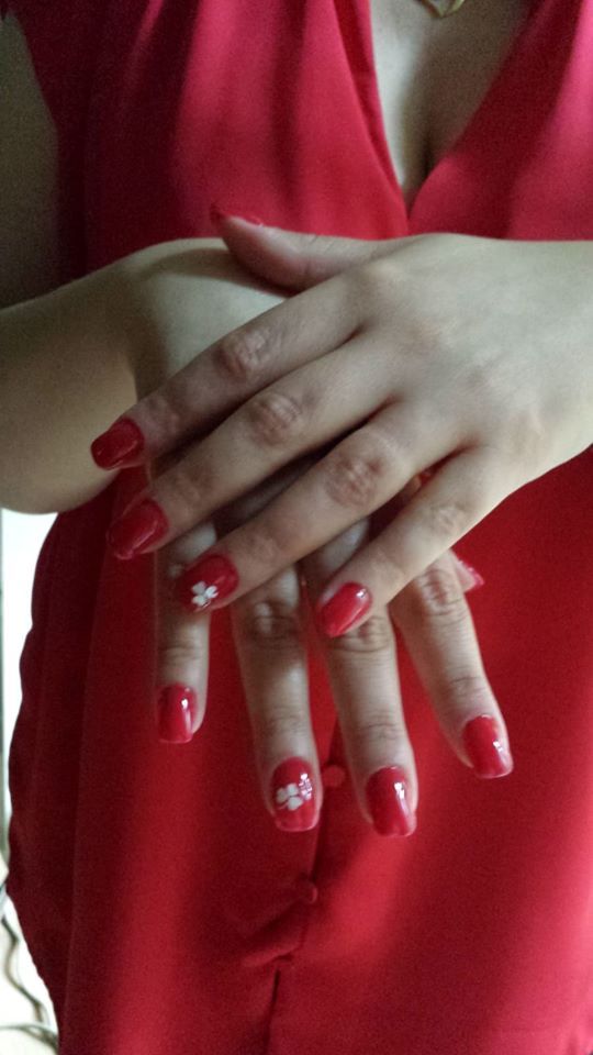 nail art con smalto rosso