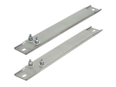 Dos elementos calefactores de metal con pernos de montaje.