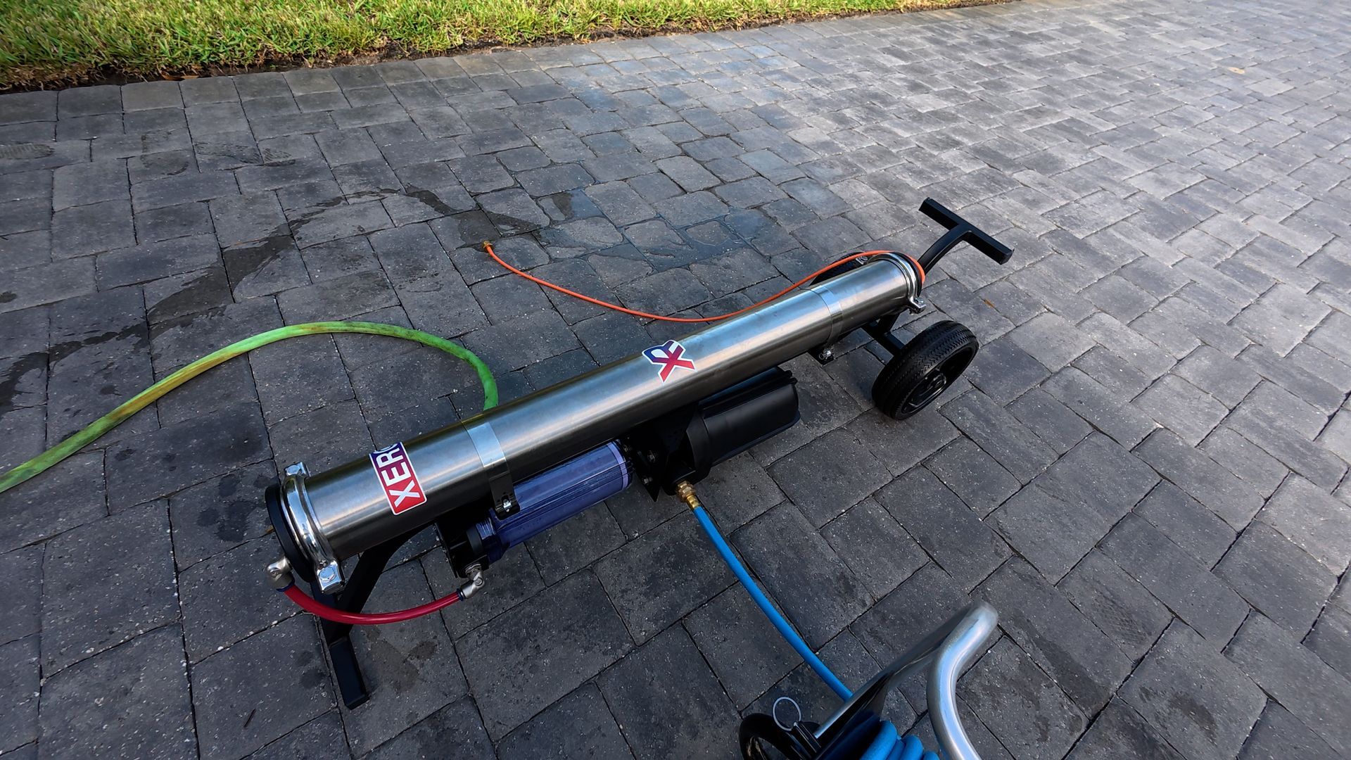 Water fed pole filtration system