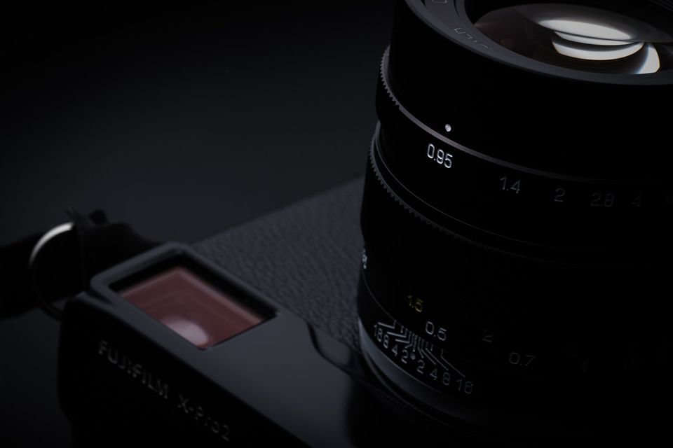 Zhongyi Mitakon Speedmaster II 35mm F/0.95 Lens – For Fujifilm X-Mount (X-Pro2, X-T2, X-T10)