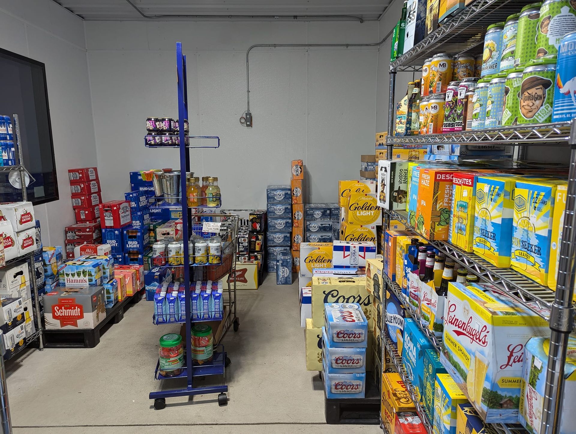 A grocery store filled with lots of food and drinks.