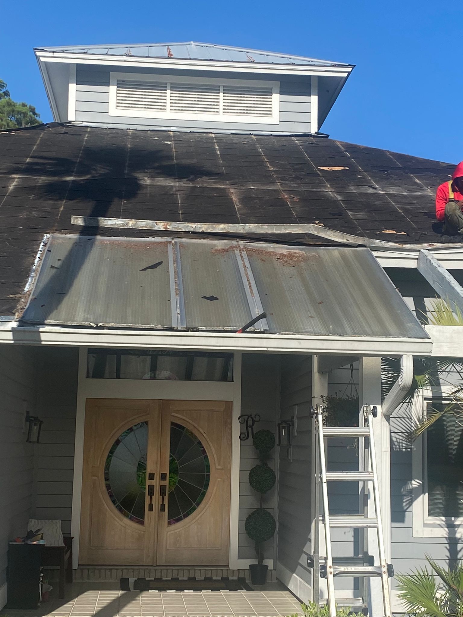 Before Metal Roof Repair — Tampa, FL — Yowell’s Roofing