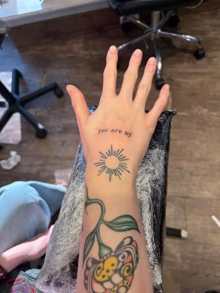 Hand with tattoos: 