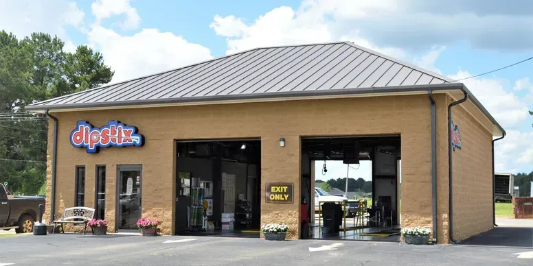 A car wash building with the name 