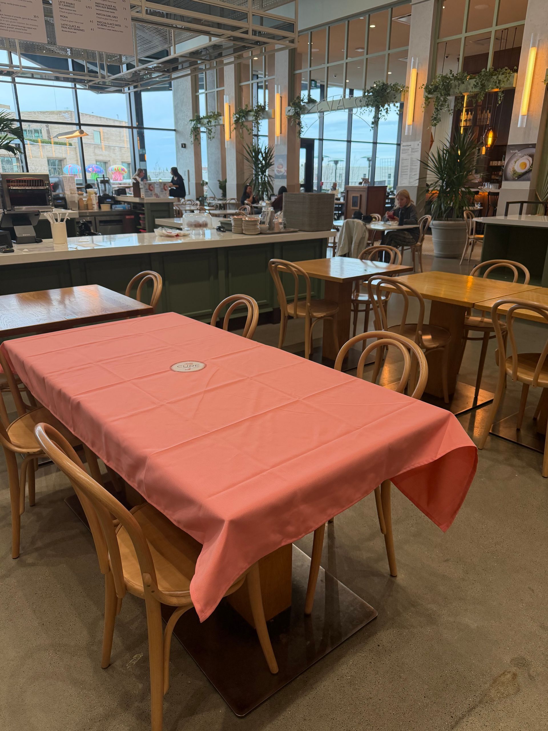 LE FOU FOU AT ROYAL MOUNT PARTICIPATES IN THE CURE FOUNDATION'S PINK TABLE MOVEMENT IN SUPPORT OF PATIENTS.