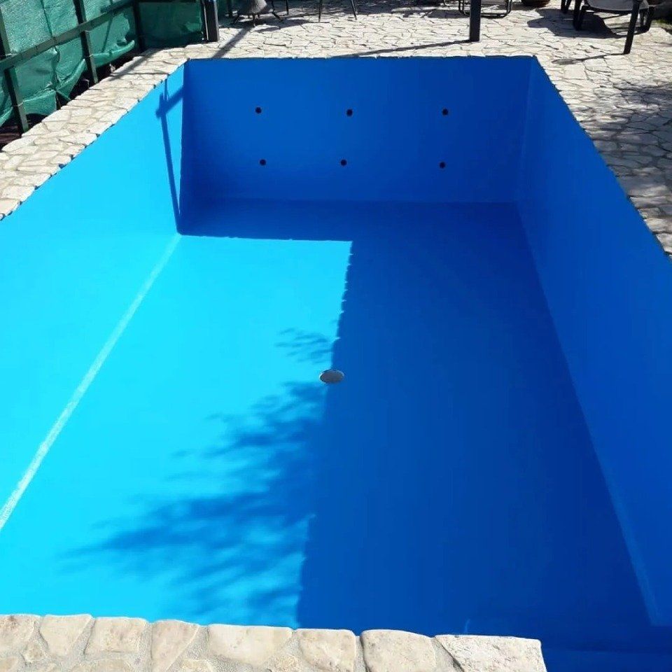 piscina rettangolare con guaina impermeabilizzante