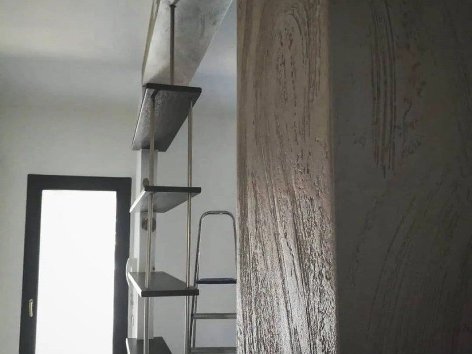 colonna prima della stesura di una pittura