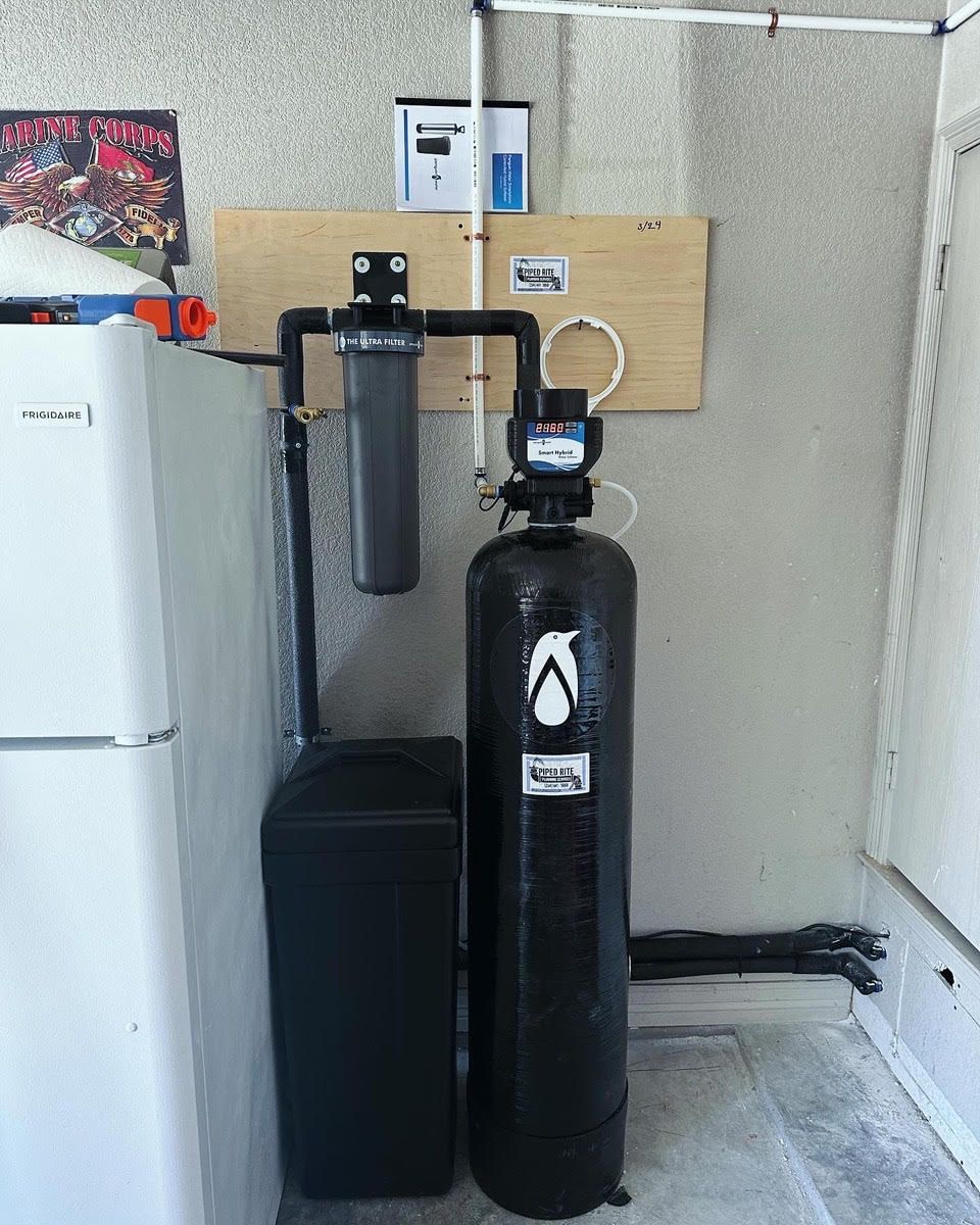 A black cylinder with the letter k on it