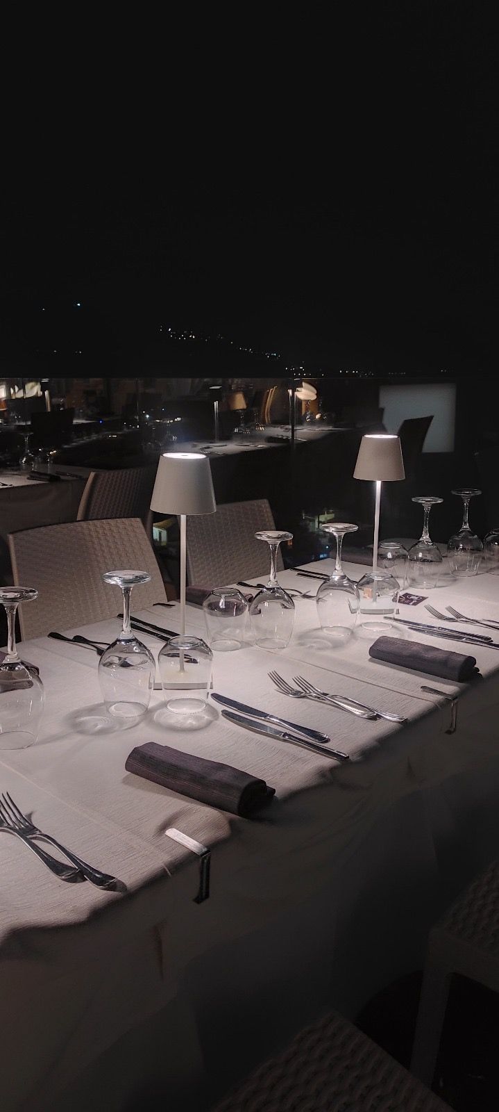 tavoli del ristorante La Tavernetta sul Mare