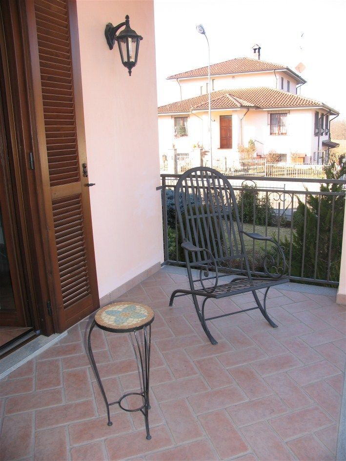 sedie sul porticato della casa famiglia