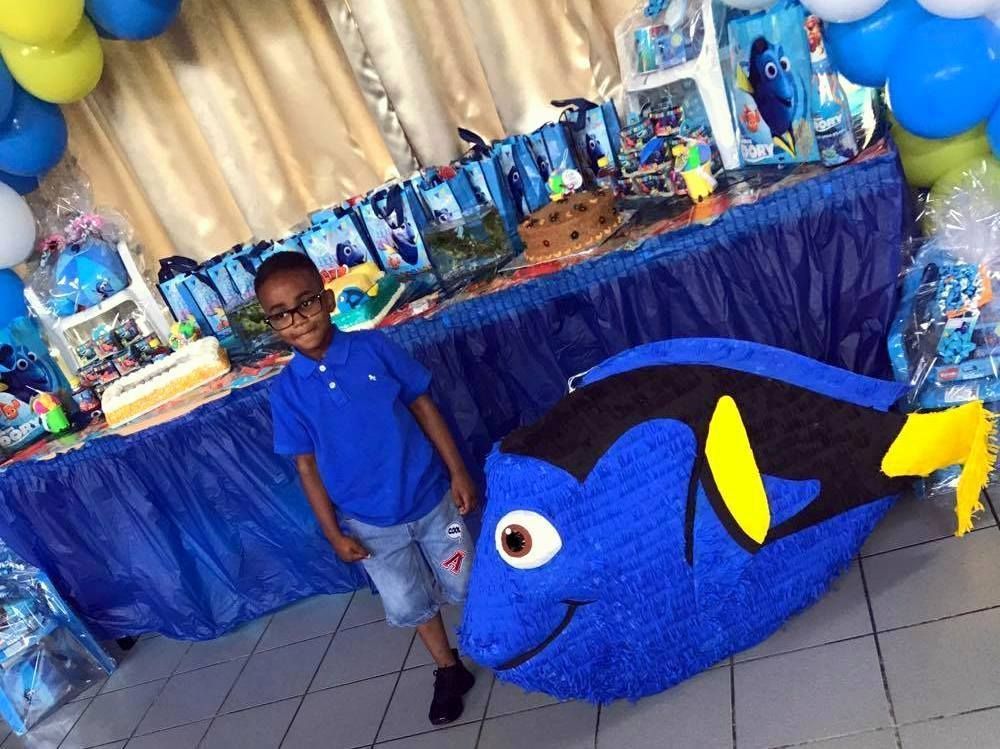 Piñata finding dory