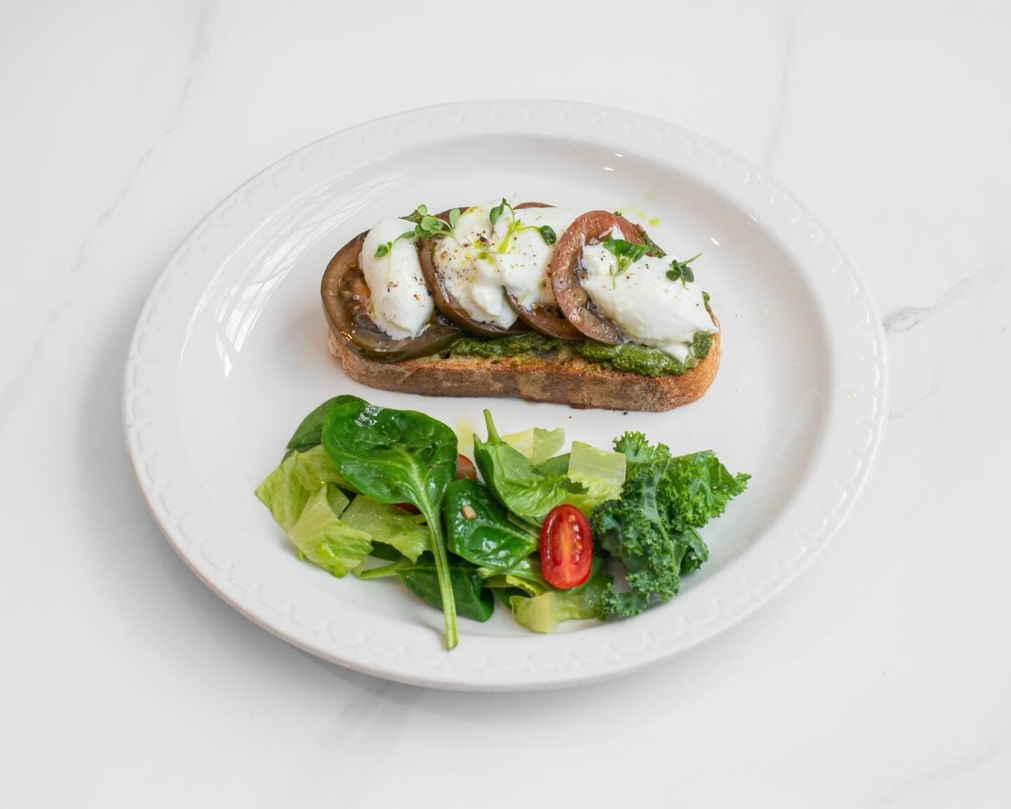 Easter bread with almond topping in a basket, with Easter eggs and flowers.
