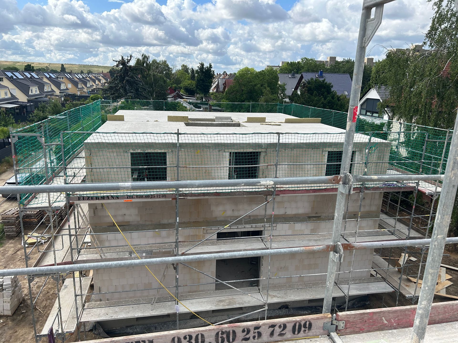 Moderne Architektur in Arbeit: Bauprojekt von RK Bau-Planung