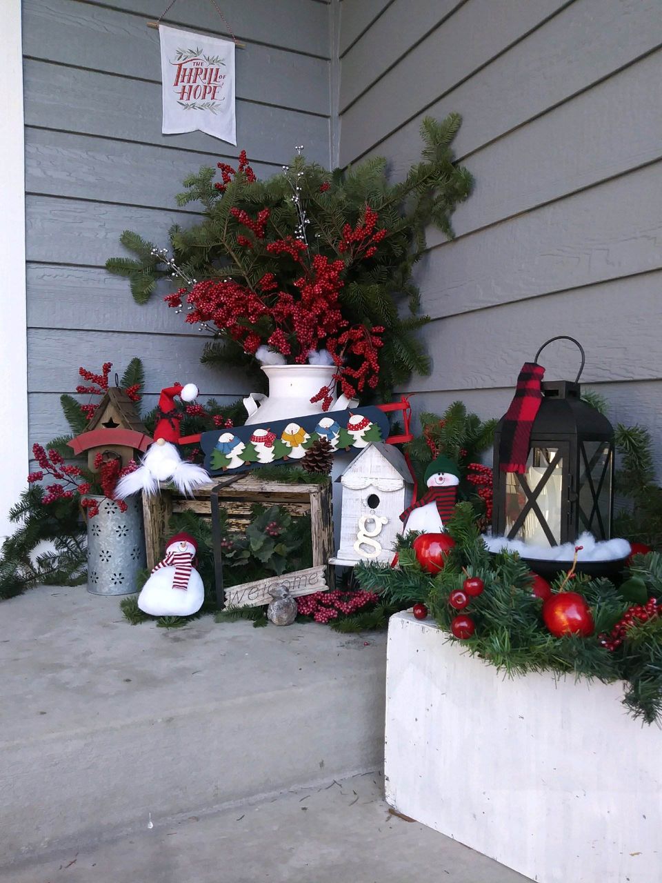 5 Easy Outdoor Christmas Decor Ideas | Alderwood Landscaping Spokane