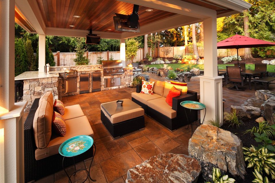 outdoor kitchen and living space