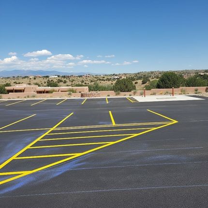 yellow line color and white 
