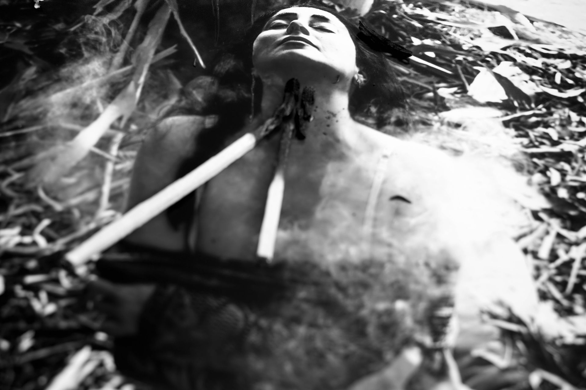 הָאֵשׁ כְּמוֹ הַשֶּׁמֶשׁ, נִמְצֵאת שָׁם תָּמִיד