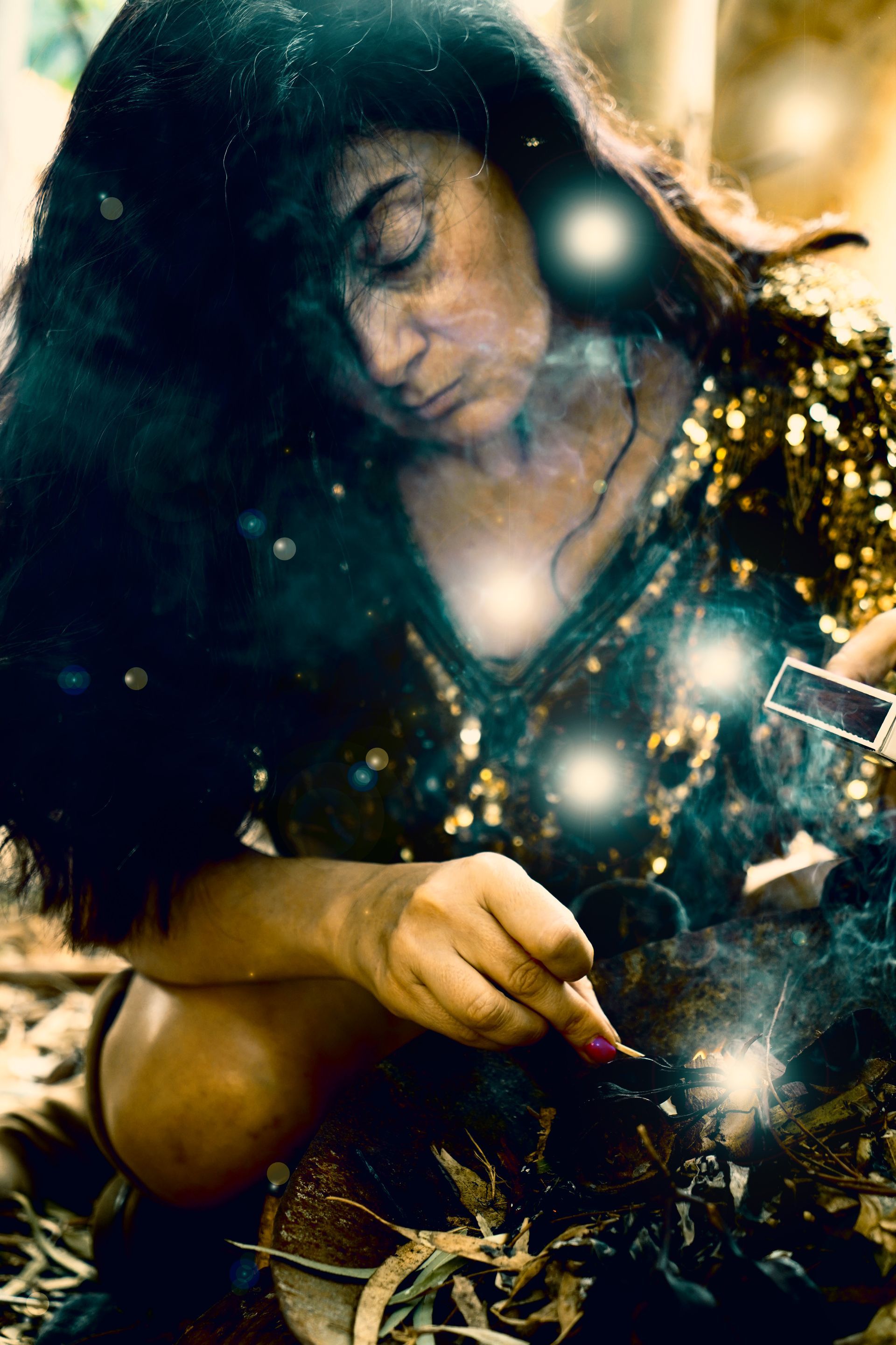 הָאֵשׁ כְּמוֹ הַשֶּׁמֶשׁ, נִמְצֵאת שָׁם תָּמִיד