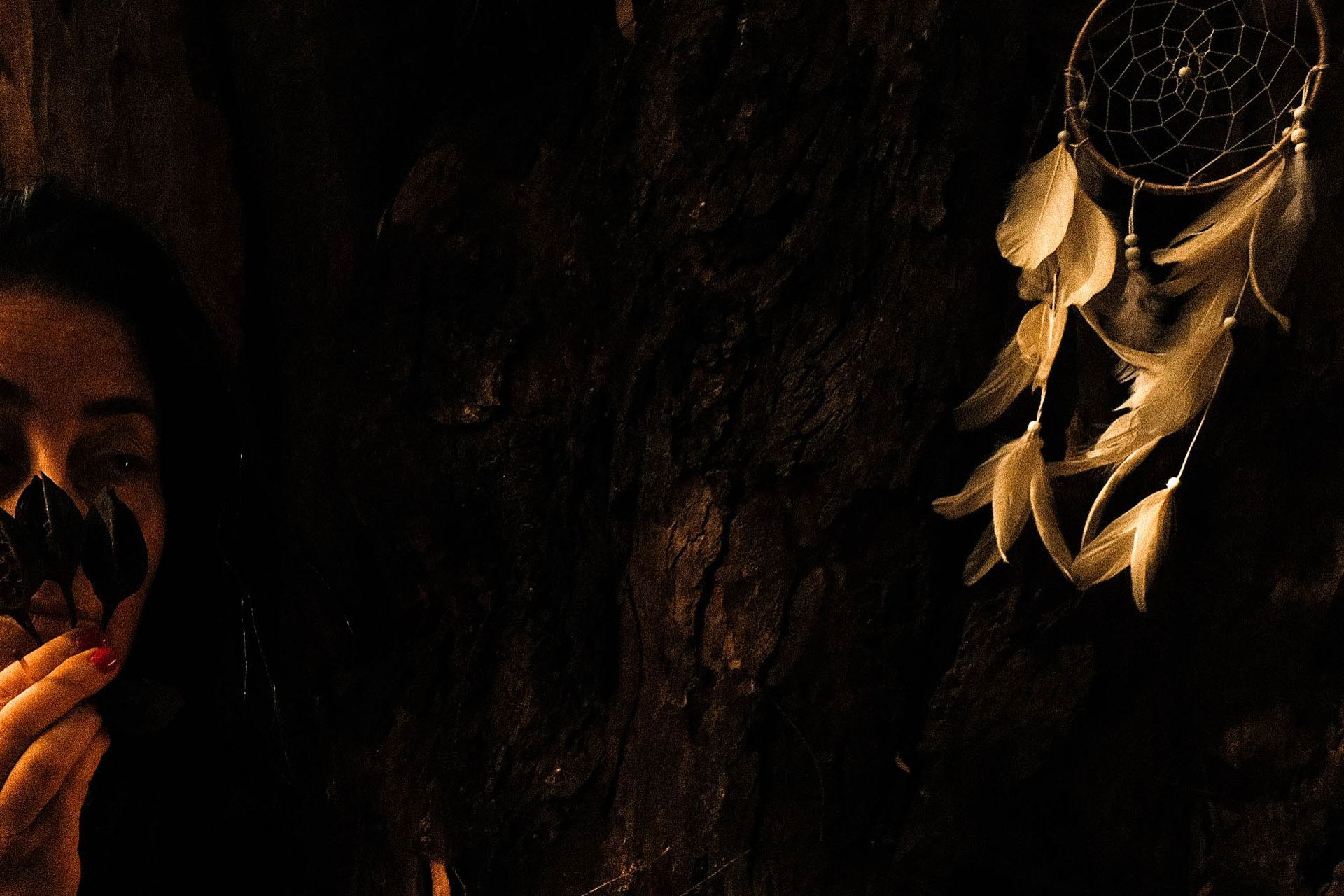 הָאֵשׁ כְּמוֹ הַשֶּׁמֶשׁ, נִמְצֵאת שָׁם תָּמִיד