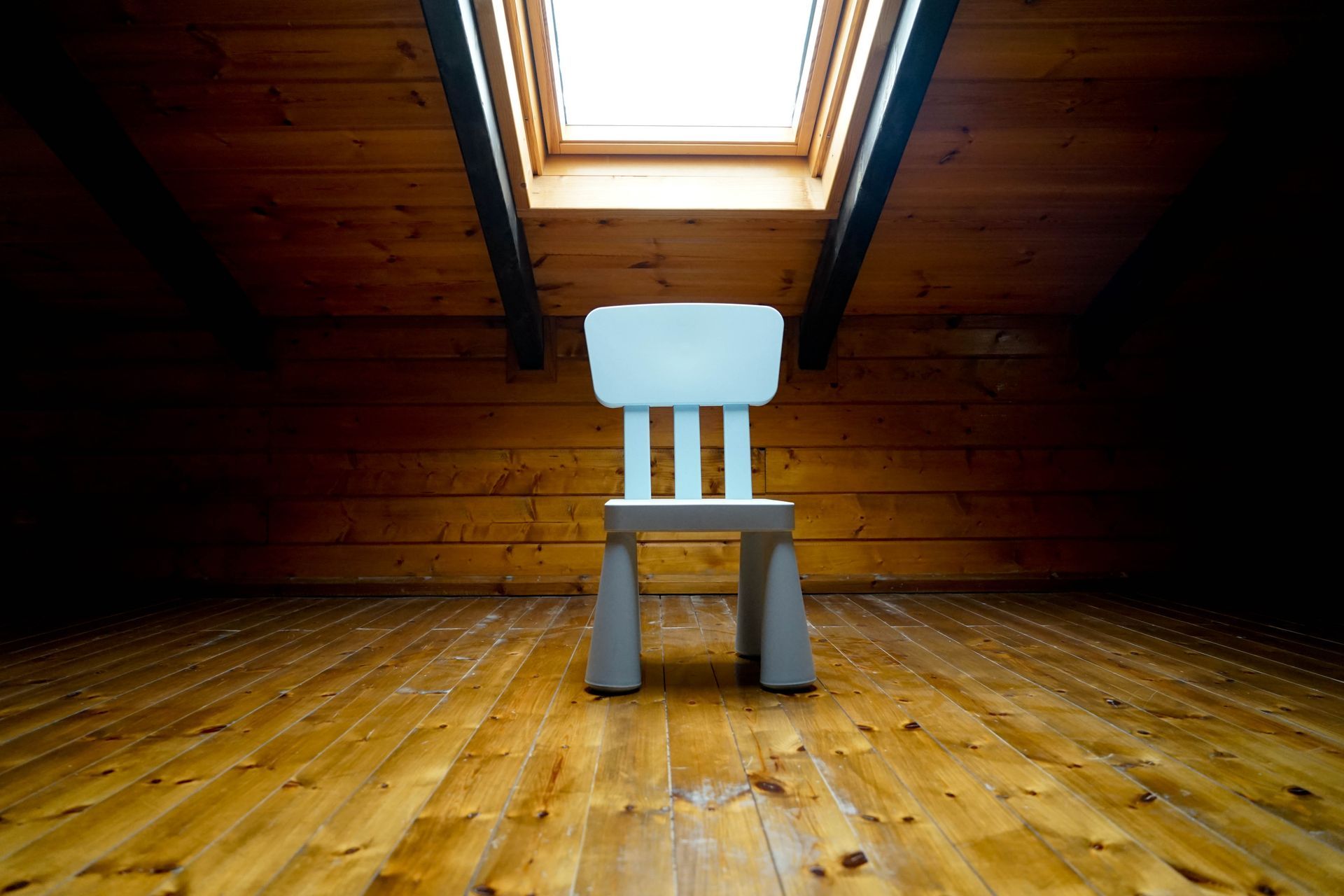 כְּמוֹ יָרֵחַ מִתְמַלֵּא וּמִתְרוֹקֵן